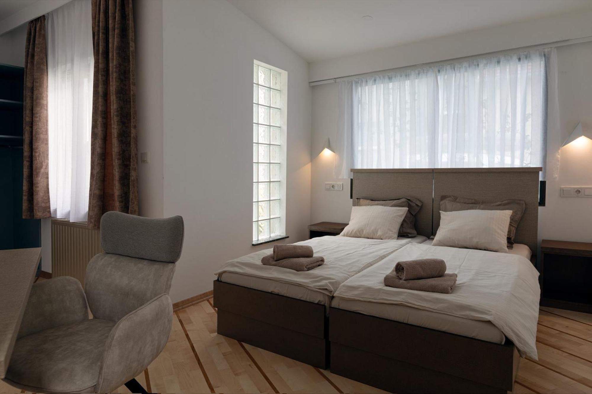 Mach Apartment