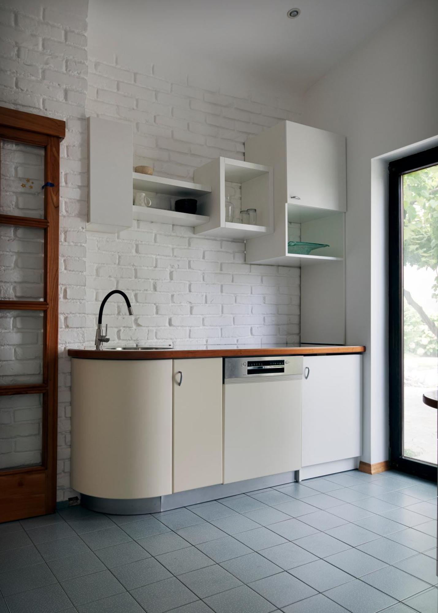 Mach Apartment